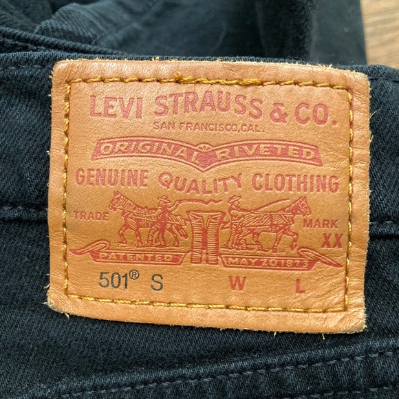 Levis black red-tab, button fly, five-pocket, 501 jeans, W28/L30 - Picture 5 of 9